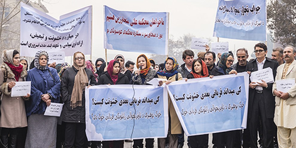 Les militantes afghanes sont aux prises avec des attentats ou sont assassinées. Nombreuses poursuivent malgré tout leurs actions afin d’obtenir des avancées en matière de droits des femmes. © Marcus Perkins pour Amnesty International.