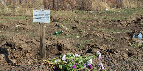 Les exécutions sommaires de prisonniers sont des crimes de guerre. Les dirigeants de la république autoproclamée de Donetsk doivent respecter les lois de la guerre. © Amnesty International