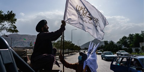Drapeau des talibans levé après la prise de Kaboul © Marcus Yam / Los Angeles Times Afghanistan