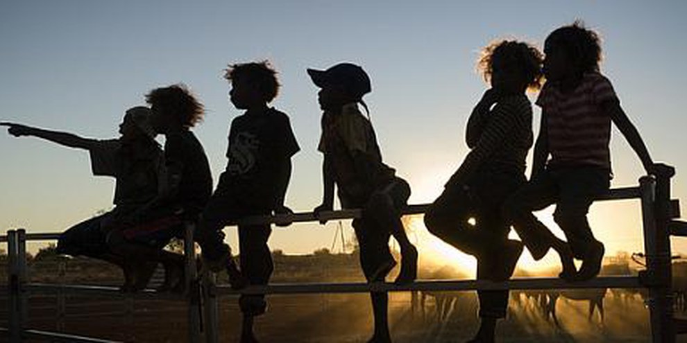 Des enfants Alyawarr dans le Territoire du Nord, Australie. © Rusty Stewart / AI