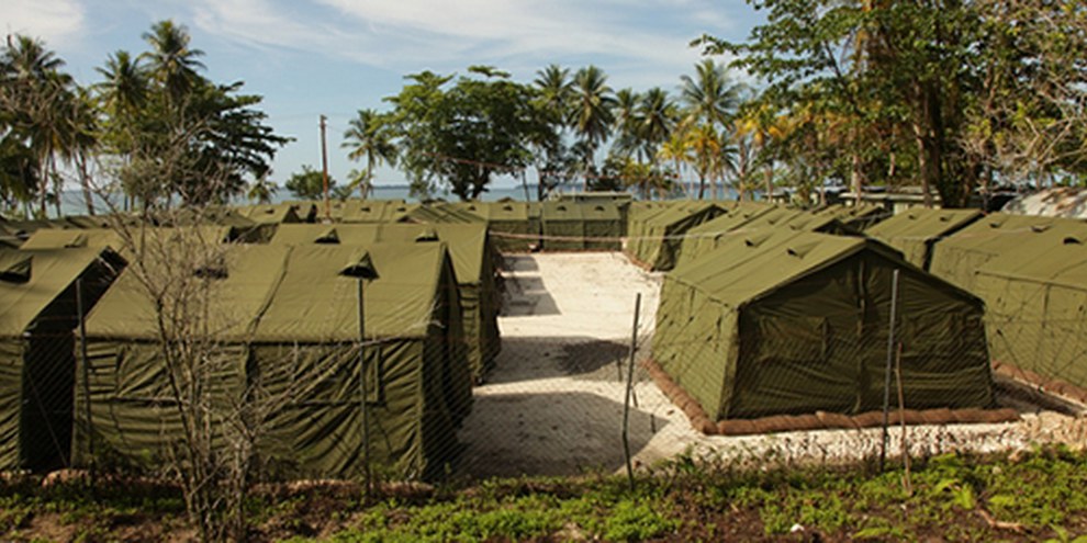 Les migrants sont détenus dans des camps aux infrastructures inadaptées. © Australian Department of Immigration and Citizenship via Getty Images 