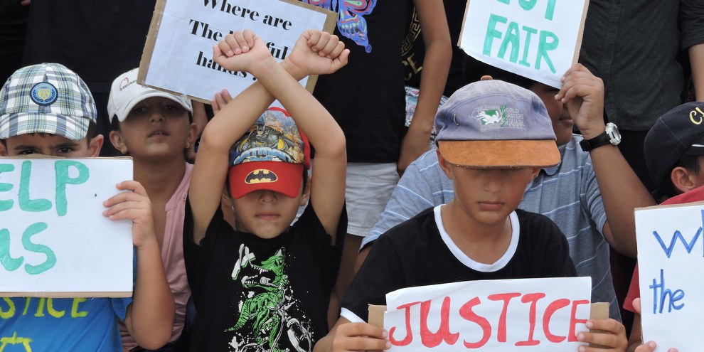 Des enfants réfugiés protestant contre les conditions de vie à Nauru. © DR