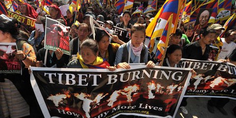 Manifestation à Dharamsala en Inde à la fin de l'année 2011 contre la violente répression chinoise envers les Tibétains. © Gerardo Angiulli / Demotix 
