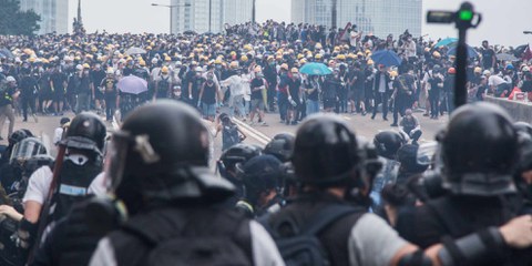 Près de 7 mois après le début du mouvement, la motivation des militantes et militants pro-démocratie ne faiblit pas, malgré les violences policières. ©Jimmy Lam @everydayaphoto