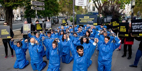 Cette action dénonce la répression contre la communauté ouïgoure, le 8 octobre 2021 à Paris © Benjamin Girette