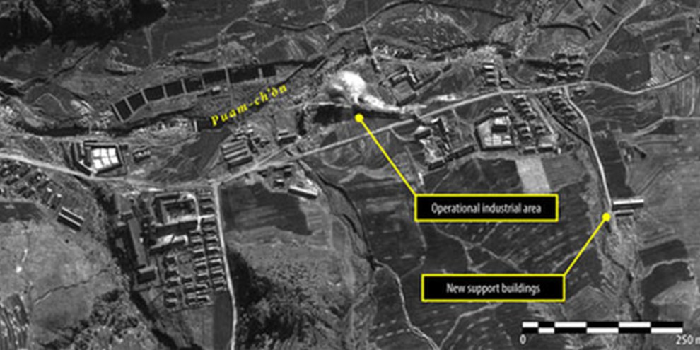 Des images satellite montrent que les camps de prisonniers se développent et que leur population augmente. © DigitalGlobe 2013 