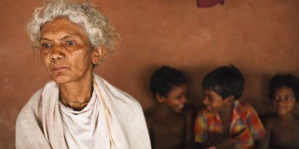 Cette famille indigène, à l'image de nombreuses autres, risquait l'expulsion de ses terres si le projet de mine de bauxite avait reçu l'aval du gouvernement indien. © Sanjit Das