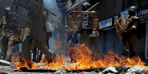 La police a fait usage d'une force excessive contre les manifestants. © Owaiszargar / Demotix Images