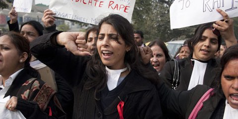Des juristes indiennes demande justice pour les victimes de violence sexuelle à Delhi. © Louis Dowse / Demotix