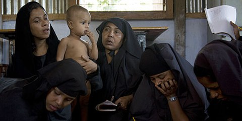 Des dizaines de milliers de Rohingyas embarquent sur des bateaux  pour échapper aux persécutions dont ils font l’objet au Myanmar.  ©  UNHCR / S. Kritsanavarin
