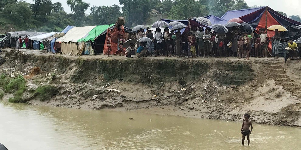 Un camp de fortune Rohingya établi dans la zone tampon à la frontière entre le Bangladesh et le Myanmar © 2017 Amnesty