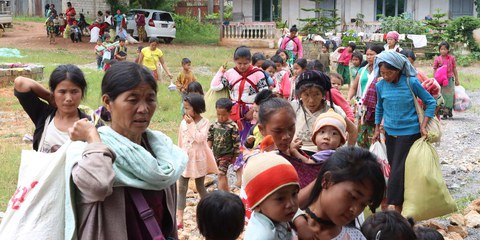 Femmes et enfants des villages de la communauté de Kutkai qui ont été évacués vers un monastère le 25 août 2019. ©Nay Lin.jpeg