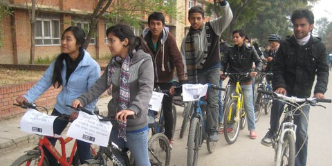 La plupart des jeunes népalais sont inhibés par des tabous culturels. © AI