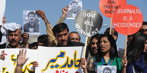 Des membres de l'Union Fédérale des Journalistes ont manifesté contre les violences dont ils sont victimes à Islamabad le 23 avril 2014. © Aamir Qureshi 