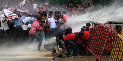 Le gouvernement sri lankais a l'habitude de faire taire les voix discordantes. © AP Photo/Eranga Jayawardena 
