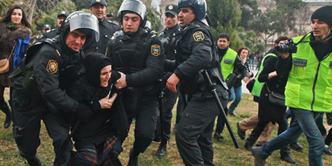 L'activisme, en ligne comme dans les rues, est violemment réprimé. © AI/Aziz Karimov/Demotix 