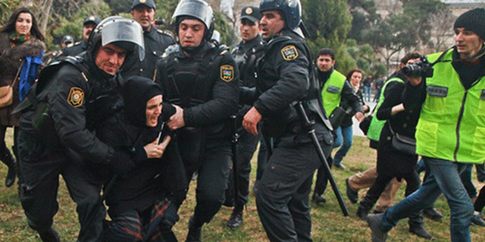 L'activisme, en ligne comme dans les rues, est violemment réprimé. © AI/Aziz Karimov/Demotix 