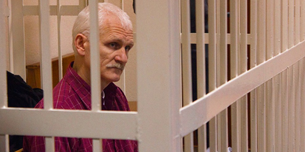 Ales Bialiatski lors de son procès en 2011. © Belarusian News Photos / Anton Suryapin 