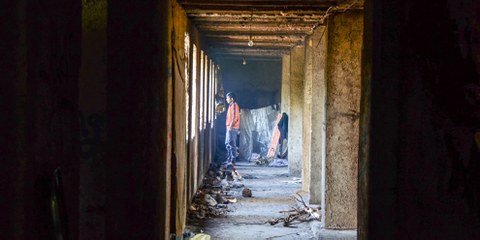 Réfugié à Bihać (Bosnie-Herzégovine), le 9 septembre 2018: des milliers de réfugiés et de migrants vivent dans des conditions précaires à la frontière entre la Bosnie et la Croatie. © Ajdin Kamber / shutterstock.com