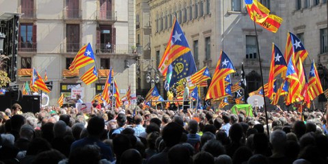 Jordi Sánchez et Jordi Cuixart sont inculpés de sédition pour avoir organisé des manifestations à Barcelone en septembre 2017. © Wikimedia Commons / Xfigpower