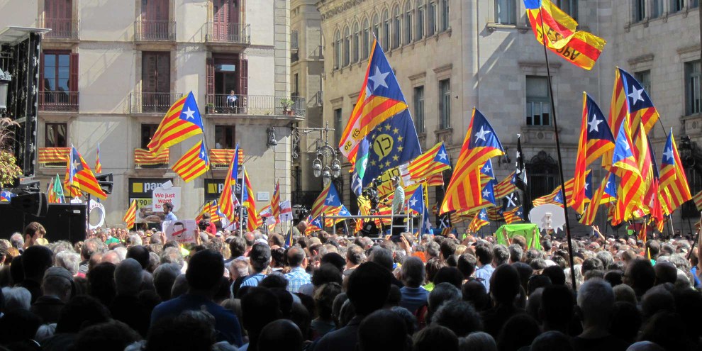 Jordi Sánchez et Jordi Cuixart sont inculpés de sédition pour avoir organisé des manifestations à Barcelone en septembre 2017. © Wikimedia Commons / Xfigpower
