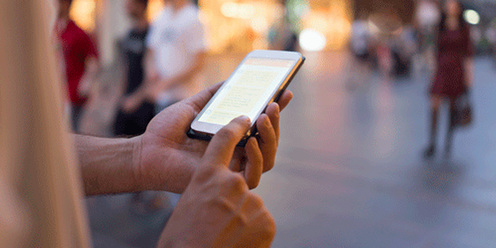 La nouvelle loi autorise l'interception de communications sur les portables, et l'installation chez les fournisseurs d'accès à Internet de boîtes noires qui collectent les données de millions d'internautes. © iStock