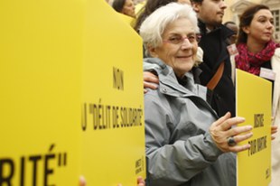 Une retraitée qui a aidé des mineurs réfugiés relaxée