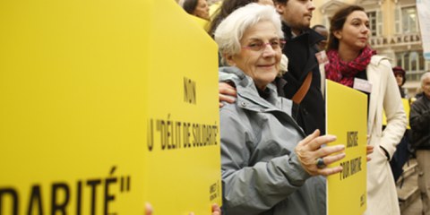 Martine Landry encourait un peine de prison pour avoir fait preuve de compassion à l'égard de deux mineurs guinéens à la frontière franco-italienne en 2017. © AI