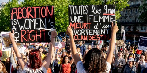 Manifestation en faveur du droit à l'avoirtement à Paris en mai 2022. © Bruno Fert