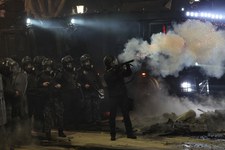 La police réprime les manifestations avec une violence excessive