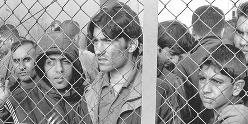 Les requérants d'asile sont maintenus en détention, souvent dans des conditions inadmissible. © Georgios Giannopoulos