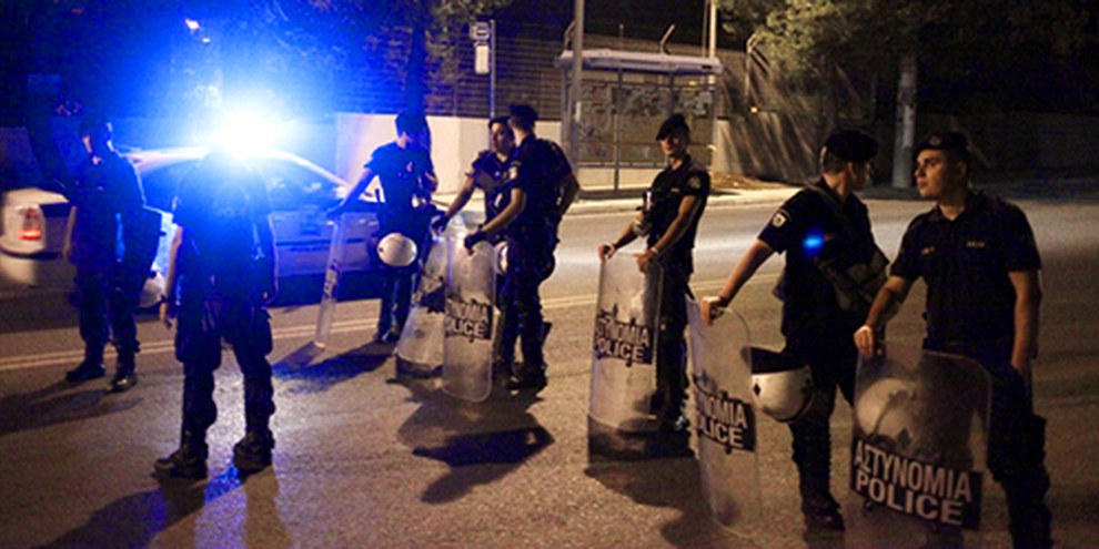 Racisme, traitements dégradants réservés aux migrants, les comportements illégaux des fonctionnaires de police grecs sont légion.  © EUROKINISSI/AFP/Getty Images 