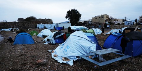 Des tentes où vivent les réfugiés sur l'îles de Chios en novembre 2016.© Giorgos Moutafis/Amnesty International