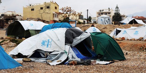 Les mauvaises conditions dans les camps sauvage ont été remplacées par une restriction de mouvement dans les nouveaux camps fermés.  © Giorgos Moutafis/Amnesty International
