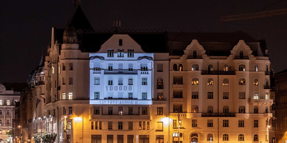Projection sur le Ministère de la Justice à Budapest, Hongrie 18/09/2018 en combinaison avec la remise d'une pétition signée par 100'000 personnes demandant la libération d'Ahmed H avant son audience en appel. © Martin Jani