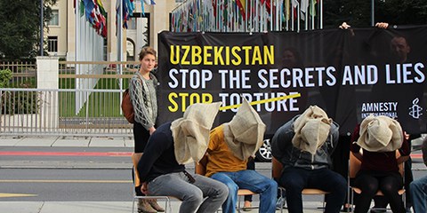 Des manifestations ont eu lieu dans 11 pays y compris en Suisse à Genève, pour braquer les projecteurs sur la pratique courante de la torture en Ouzbékistan. © Anaïd Lindemann Amnesty International