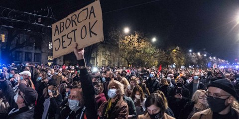 Manifestation suite à la décision de la justice polonaise de restreindre l'accès à l'avortement. © Grzegorz Żukowski