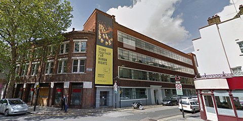 Les communications du siège de l'ONG à Londres auraient été la cible des services secrets britanniques et américains. © Google Street View