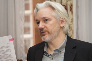 Une porte ouverte vers l’extradition d’Assange: une parodie de justice