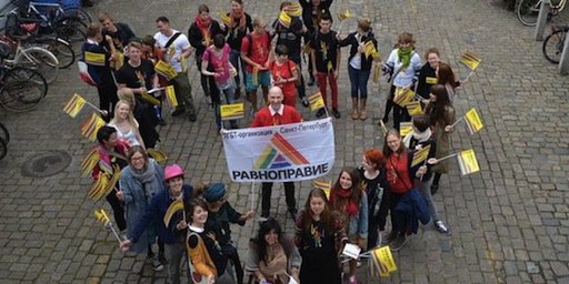 LGBT activist L'activiste LGBT Yuri Gavrikov de l'ONG Ravnopravie a participé à une marche à Arhus, Danemark, en juin 2012, en solidarité avec la Marche des fiertés de  Saint-Pétersbourg. © AI Denmark