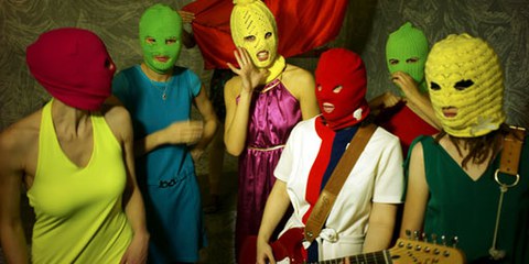 Les membres du groupe russe "Pussy Riot" ont été emprisonnées à cause de leur chanson contestataire «Mère de Dieu, chasse Poutine». © Игорь Мухин 