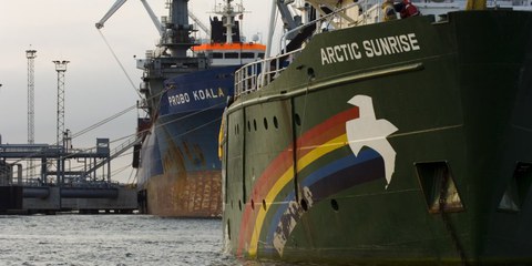 Les militants Greenpeace qui étaient à bord de l'Arctic Sunrise sont accués de piraterie. © Greenpeace / Aslund
