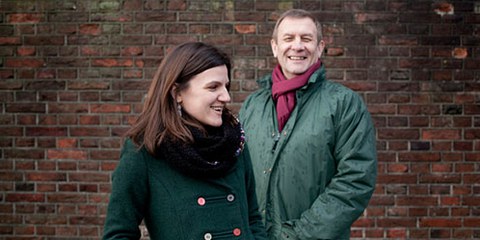 Sergei Nikitin, directeur du bureau d'Amnesty à Moscou, et Maria Sereda, campaigner. © Jorn van Eck / AI