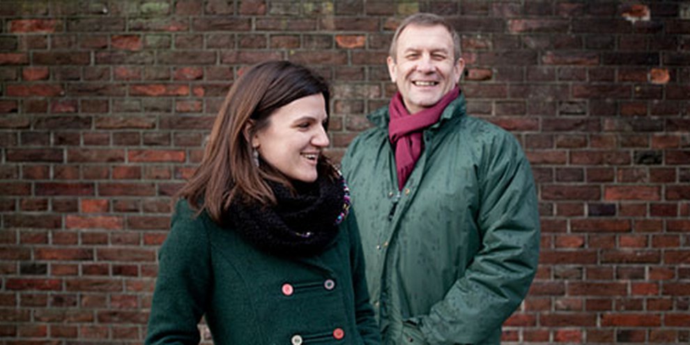 Sergei Nikitin, directeur du bureau d'Amnesty à Moscou, et Maria Sereda, campaigner. © Jorn van Eck / AI