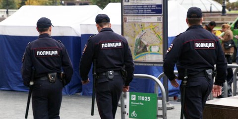 Selon un journaliste russe de Novaya Gazeta, en février, trois journalistes russes ont été arrêtés illégalement à Grozny par des policiers tchétchènes.© Amnesty International