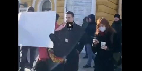Le Kremlin musèle les voix qui s'élèvent contre la guerre