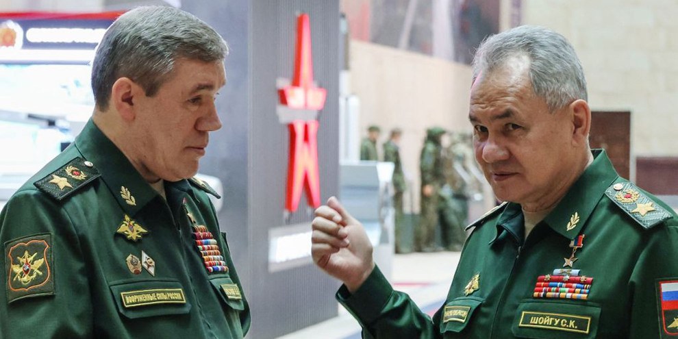 La CPI a émis deux mandats d'arrêt contre les généraux russes Sergueï Shoigu et Valery Gerasimov. © MIKHAIL KLIMENTYEV/POOL/AFP via Getty Images