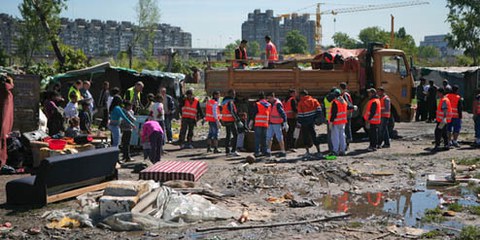 Expulsion forcée à Belvil, en Serbie. © AI