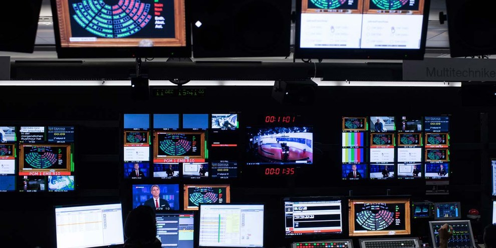 Salle de contrôle de la Radio Télévision suisse (RTS) © ENNIO LEANZA / Keystone