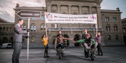 33'000 personnes et plus de 200 organisations ont signé l'Appel contre l'application aveugle du règlement Dublin, remis le 20 novembre 2017 au Conseil fédéral. © bygabee.com